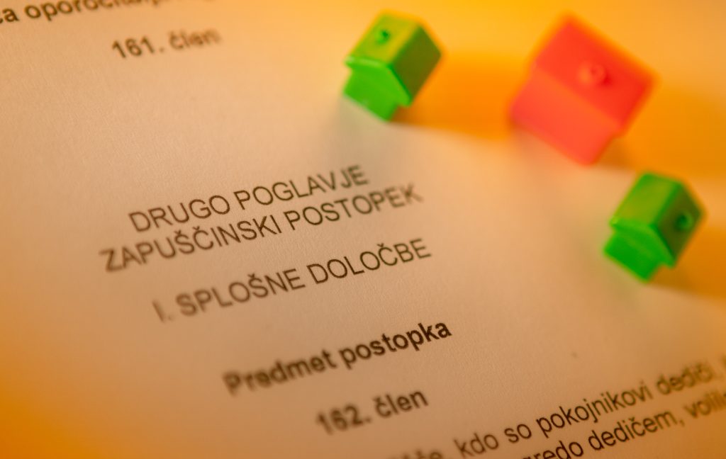 Prodaja nepremičnine s strani dedičev med trajanjem zapuščinskega postopka – pred pravnomočnostjo sklepa o dedovanju